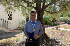 Emmanuel Candes with his medal